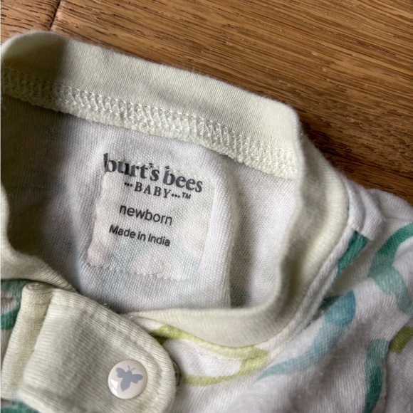 Burts Bees newborn onesie long sleeve pajamas - Picture 2 of 2
